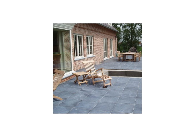 Carrelage . Dalle 80x80x3cm en pierre bleu Vietnam poncé et scié pièce