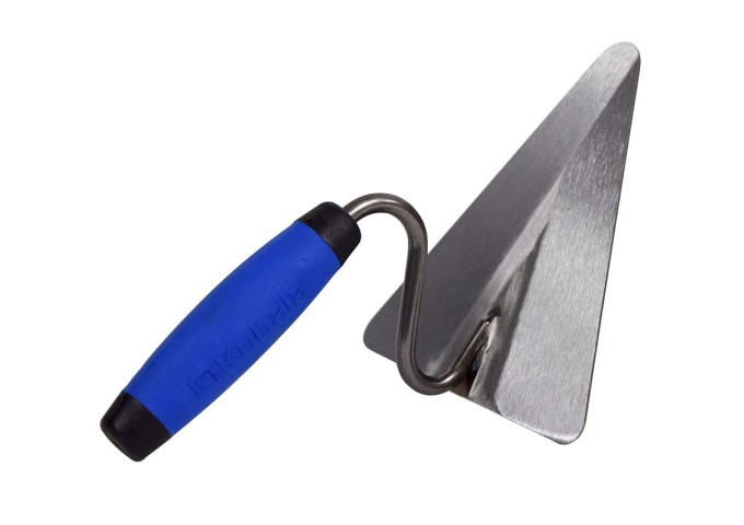 Truelle triangulaire pour maçon 160x140mm en acier avec poignée en résine G.6 Kubala 0813