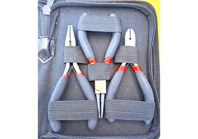 Set de 3 pinces de précision dans un étui pièce